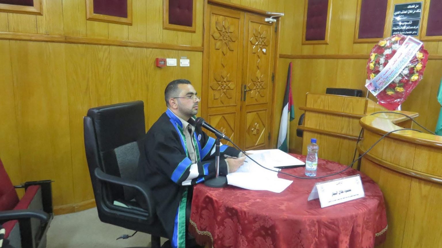 Mahmoud Al Najjar durante una conferenza accademica.